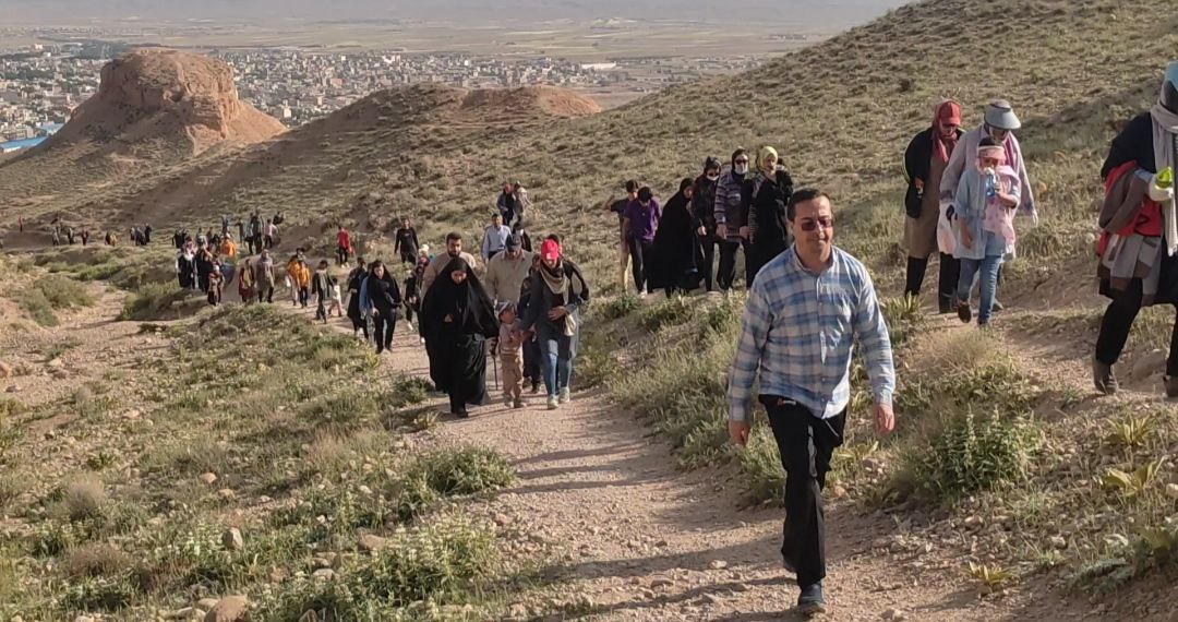 همایش کوهپیمایی به مناسبت سوم خرداد در اسفراین